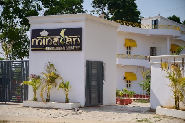 Minavan Resorts