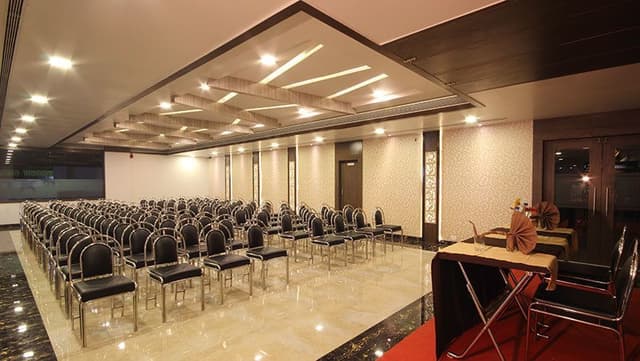 Hotel Royal Park Residency, Airoli